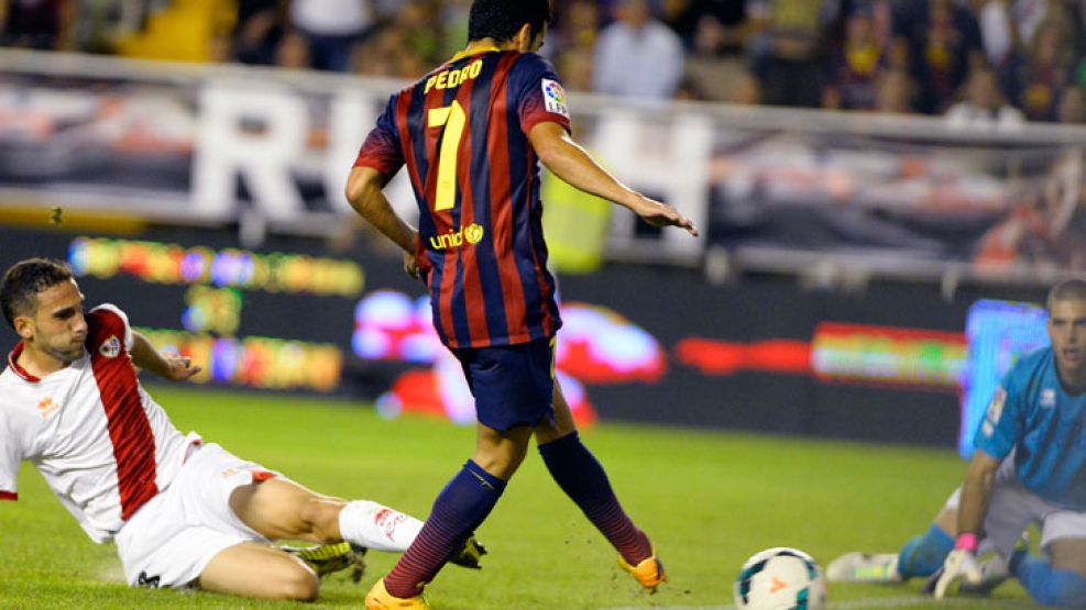 Hat-trick. Pedro se vistió de Messi y anotó los tres primeros goles del Barcelona, que no afloja.