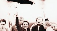 "La foto del paraguas": José Ignacio Rucci recibió a Juan Domingo Perón, que volvía de su exilio en España por segunda vez, el 20 de junio de 1973, el día de la masacre de Ezeiza.