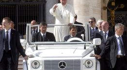 El Sumo Pontífice realizó esta semana un recorrido sobre el papamóvil en una Plaza San Pedro llena de feligreses.
