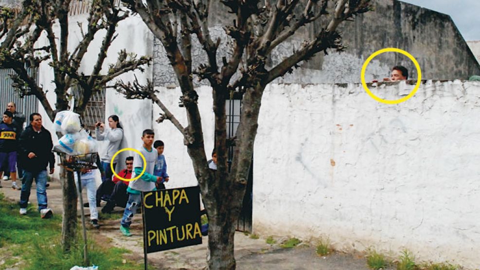 Guarida. El testigo Canteros sentado. Campana, tras la pared.