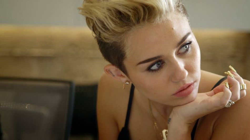Miley The Movement (1)