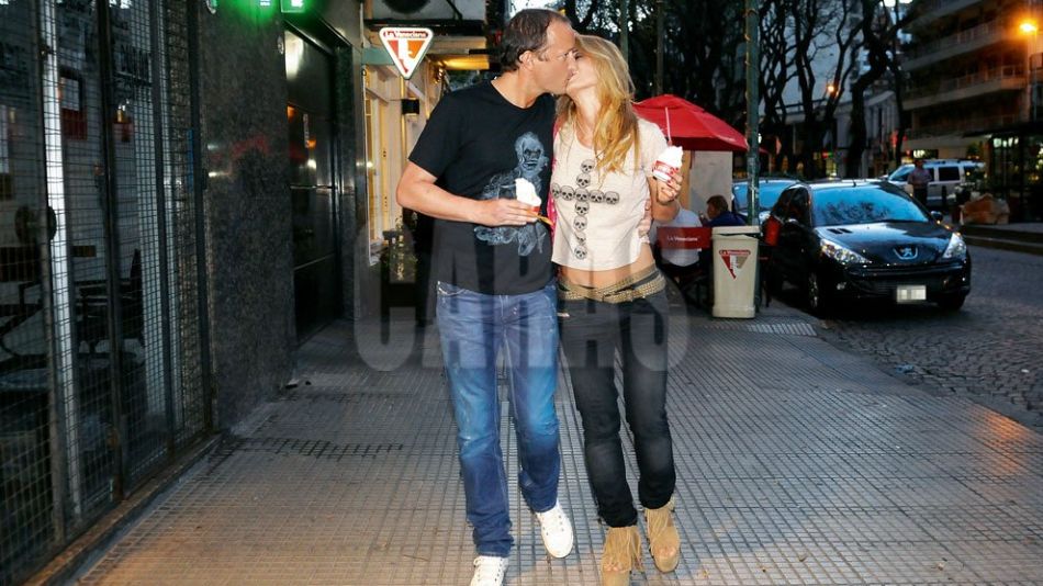 Jésica Cirio y Martín Insaurralde, a los besos