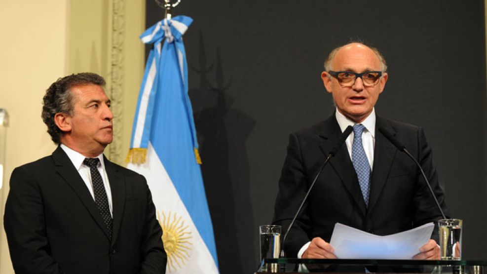 El canciller Héctor Timerman anunció que la Argentina acudirá a La Haya por la autorización "unilateral" de Uruguay para que UPM aumente su producción.