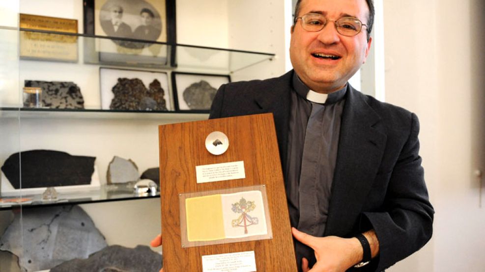 Jesuita. José Gabriel Funes es director del Observatorio Vaticano desde 2006. Estudió astronomía en la Universidad de Córdoba y en la de Padua. 