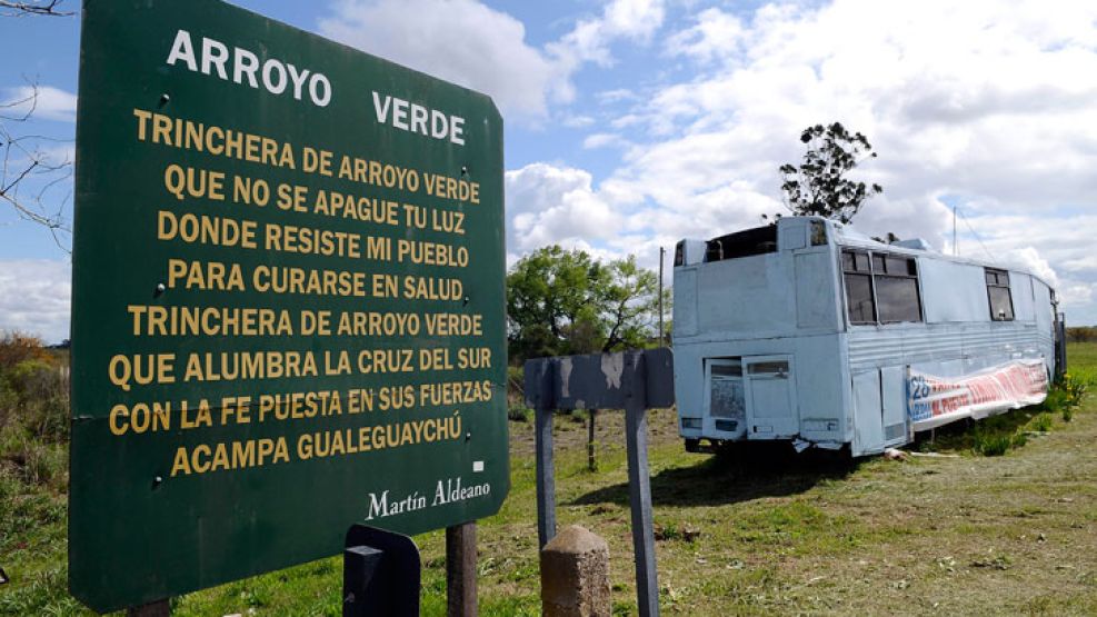 Simbolo. En el exacto lugar donde se mantuvo el corte de ruta, ayer sólo estaba el célebre micro.