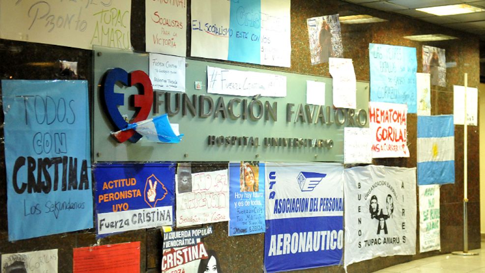 Hubo gran expectativa en las afueras del edificio de la Fundación para conocer el resultado de la operación de CFK.