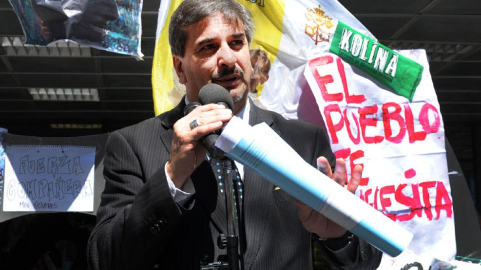 Alfredo Scoccimarro, el vocero presidencial, fue el encargado de informar sobre la salud de la Presidenta.