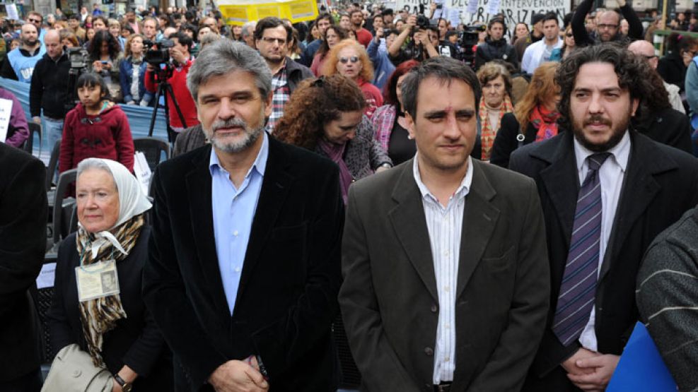 Candidato. Filmado al discutir con gendarmes.