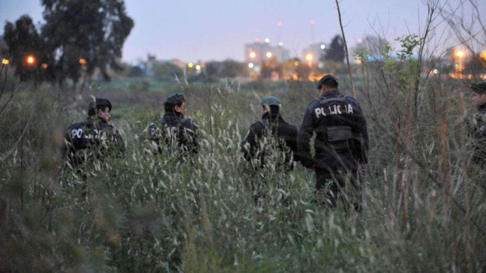 Los investigadores reanudaron la búsqueda esta mañana en el cementerio de González Catán