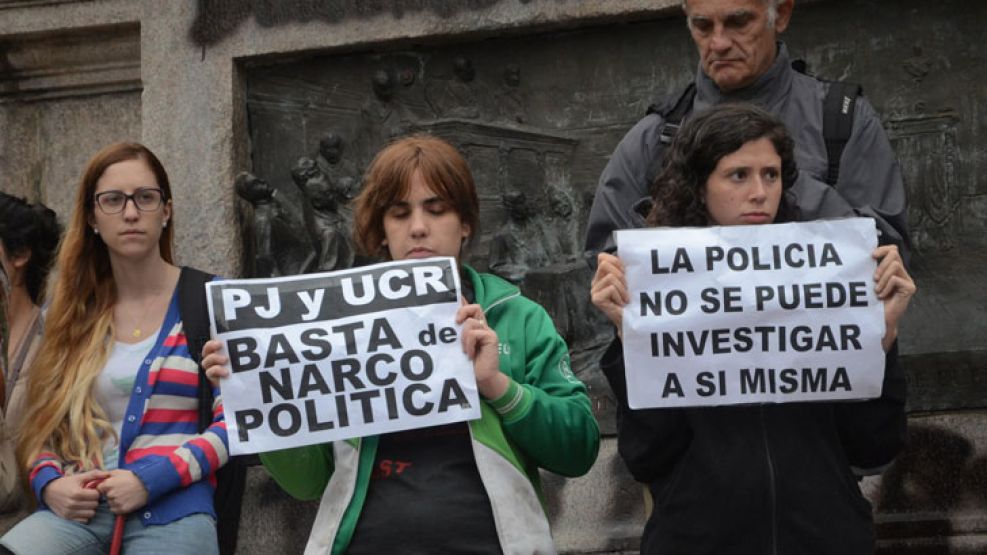 Denuncia. El periodista Méndez y el clamor de la gente en la calle.