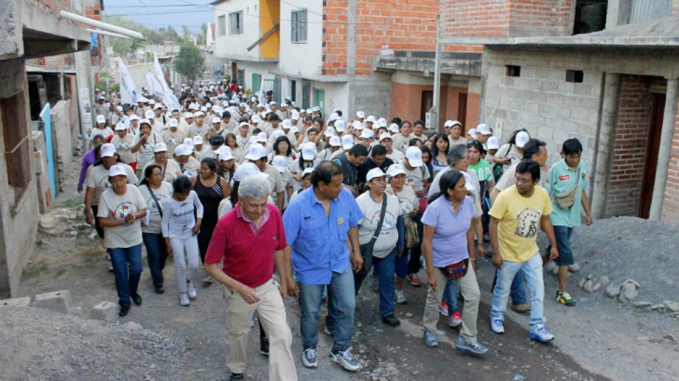 Imagen de la marcha de Frente Unidos y Organizados en Moreno, San Cayetano, Santa Rosa y Luján, previo al ataque.