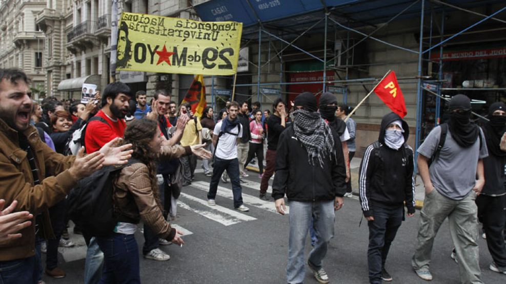 Las protestas se mantuvieron durante toda la jornada.