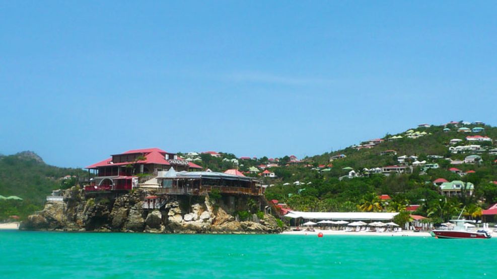 Paraíso. Imágenes de esta isla de las Antillas francesas. Yates, playas privadas y alojamientos ideales para románticos.