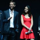 Paul Walker con el elenco de Rapido y Furioso