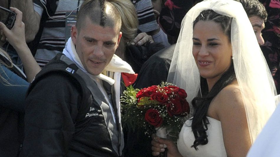 Boda. La pareja se casó en 2010 en el autódromo Galvez.  