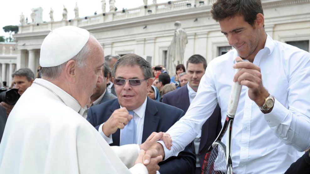 Visita. El 15 de mayo conoció a Francisco. Bendijo el rosario.