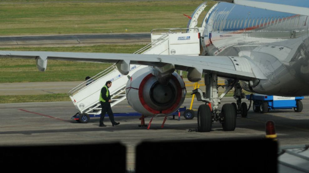 El escándalo se desató antes de subir al avión.