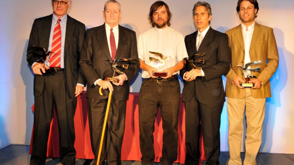 Premiados. Víctor Penchaszadeh (Ciencia), Agustín Alezzo (Arte), Padre Pepe (Servicio), Juan Miceli (Libertad de Expresión Nacional), Andy Ovsejevich (Aporte Cultural).