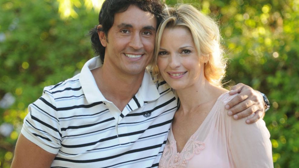 Pareja. Carina Zampini y Sebastián Estevanez, a puro amor.