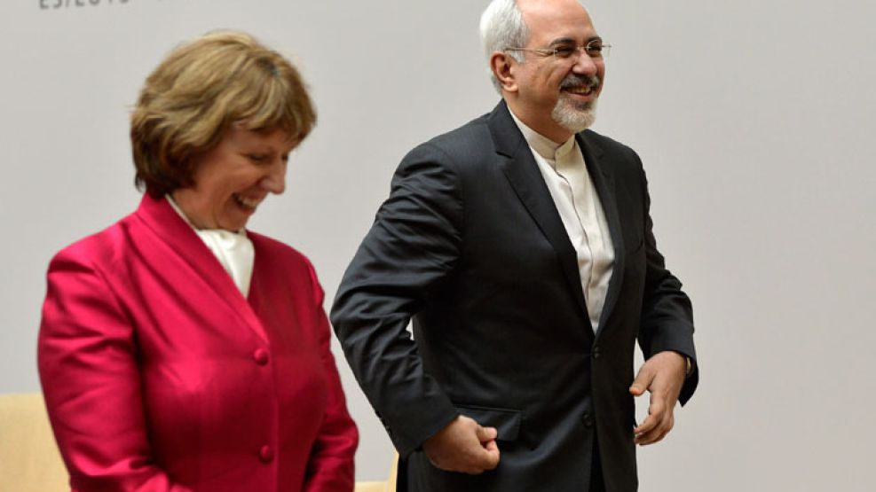 Diplomacia. Ashton, jefa de la diplomacia europea, y el canciller iraní, Zarif, en Ginebra.