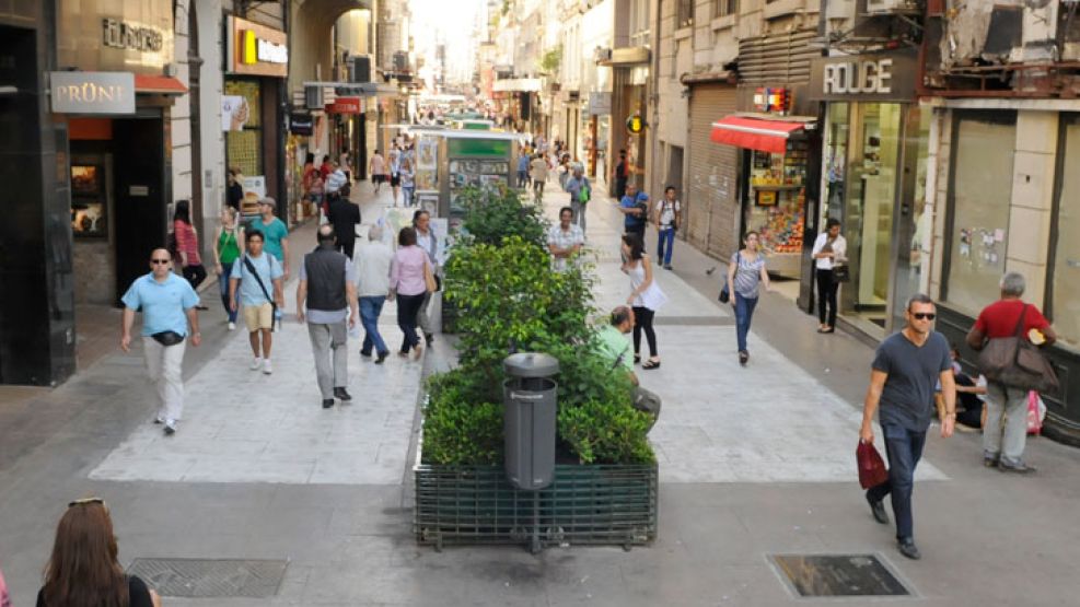 Menos. La cantidad de visitantes extranjeros y el gasto que realizan en el país siguen en baja.