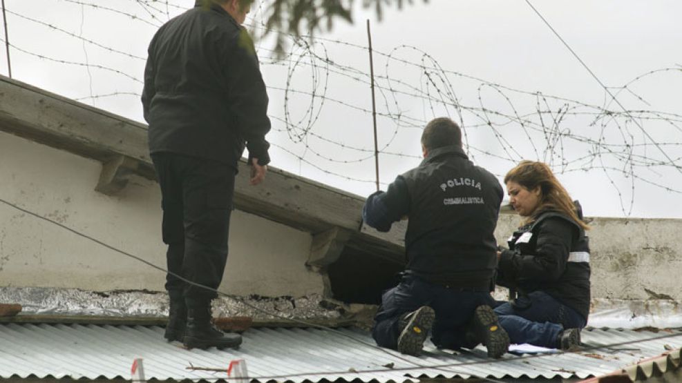 Salida. Los detenidos rompieron la pared sin que nadie lo advirtiera.