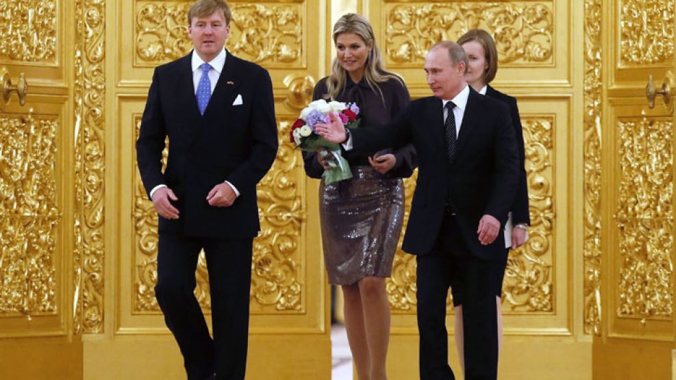 Gira. Con Putin en Moscú. Allí Guillermo casi liga un tomatazo de opositores al regimen anfitrión. 