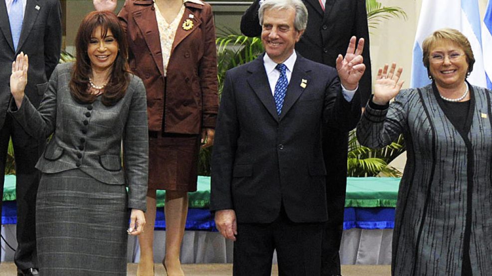 Volver al futuro. En 2007 Cristina Kirchner fue presidenta, al mismo tiempo que Tabaré y Bachelet. Los ex mandatarios de Uruguay y de Chile serán electos nuevamente.