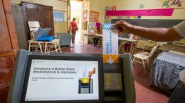 El nuevo método de votación electrónica ocasionó demoras durante el transcurso de los comicios.