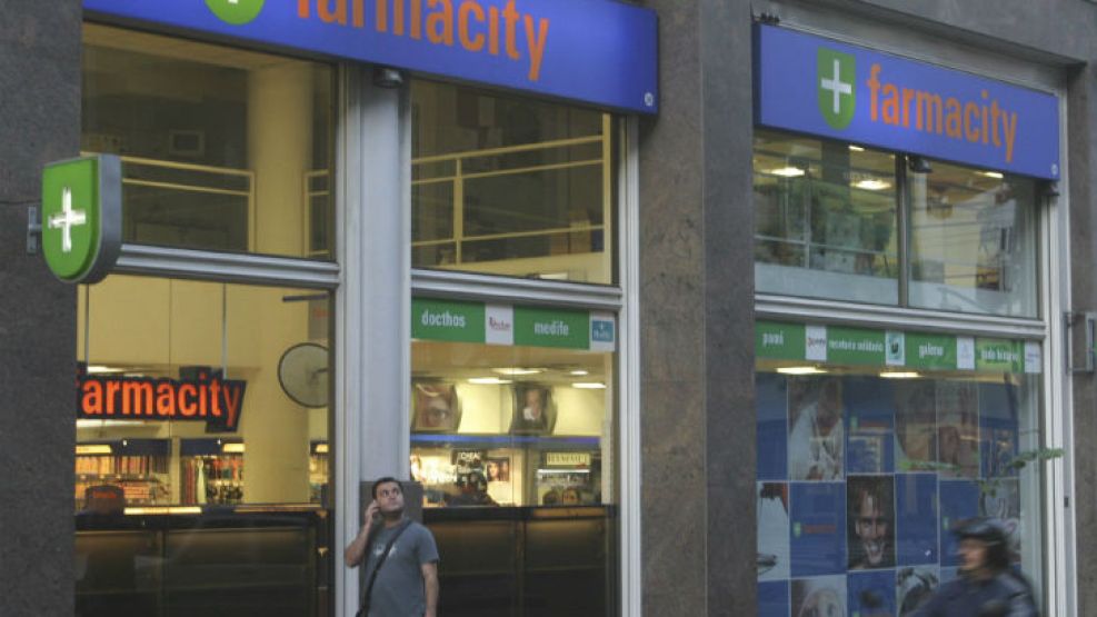 Con la resolución 1632, será ilegal vender en una farmacia un babero, una barra de cereales o un par de medias.