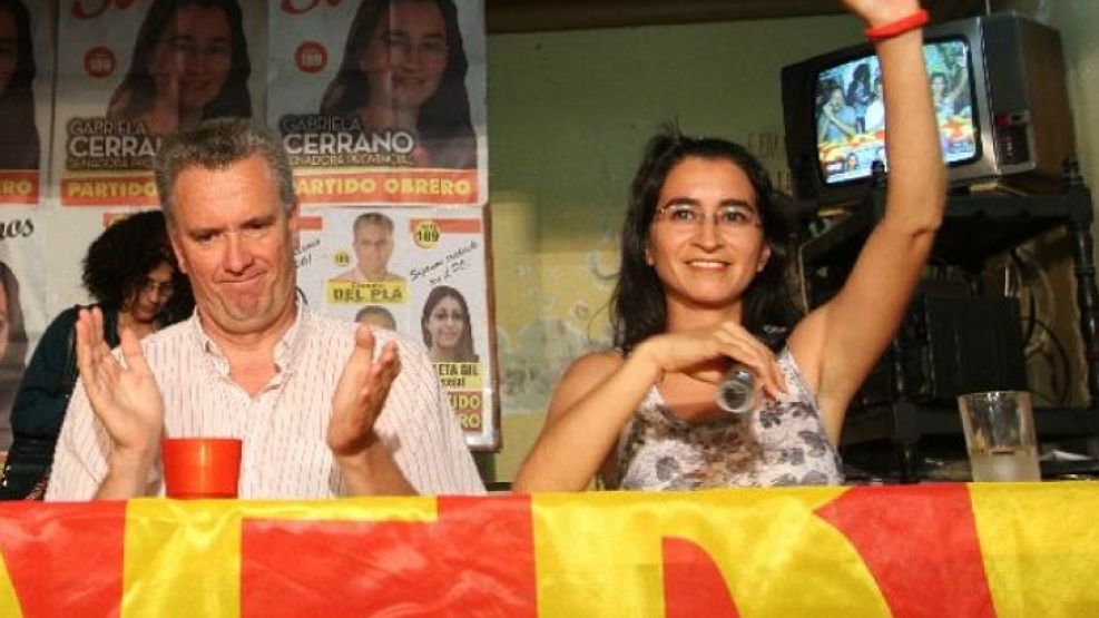 Gabriela Cerrano junto a Claudio del Pla anoche, en la sede del PO salteño.