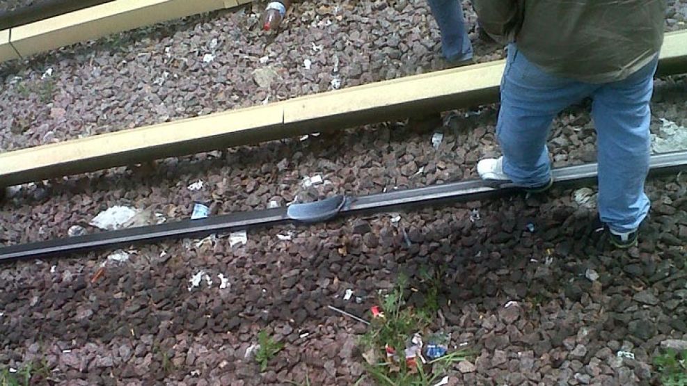 Los problemas se generaron a raíz de que las vías se "fundieron" con las ruedas del tren tras un principio de incendio.