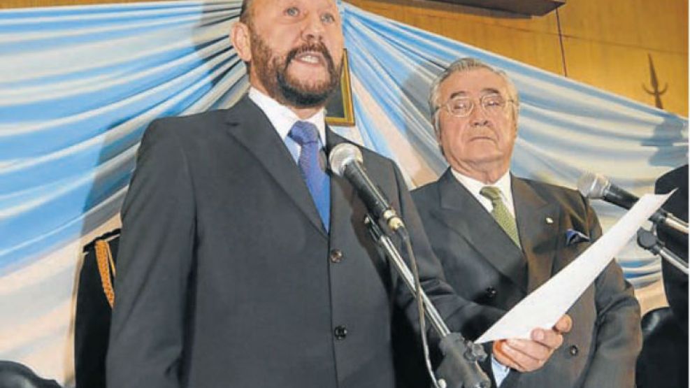 2011. El Gobernador Gildo Insfrán jura con su vice, Floro Bogado.