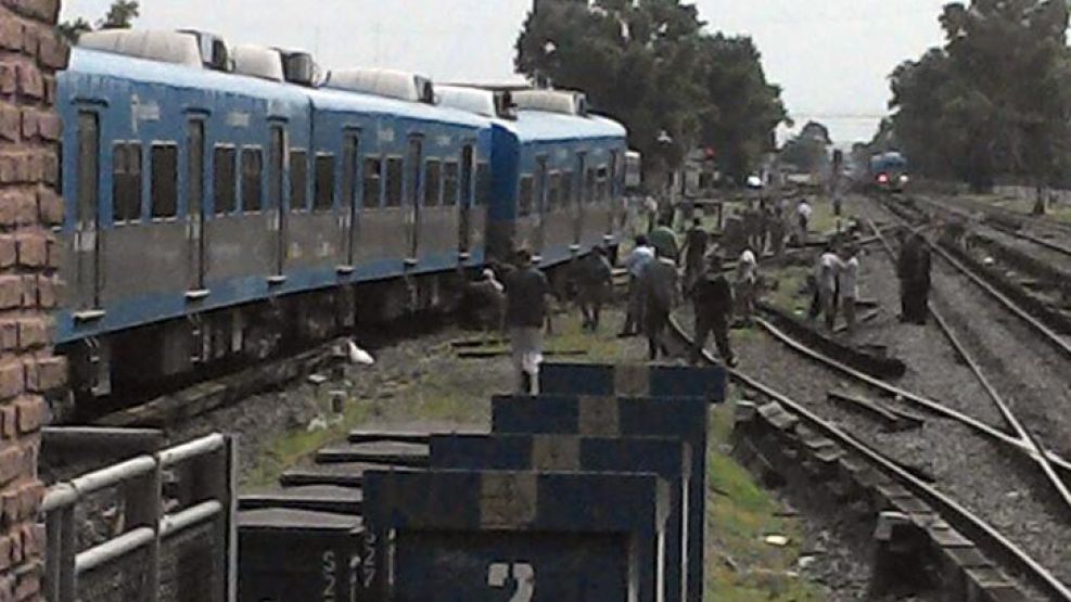 El tren descarriló cerca de las 16.