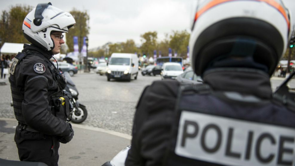 Los principales medios de París tienen seguridad en sus puertas, tras el ataque a Libération y la amenaza al canal BFMTV.