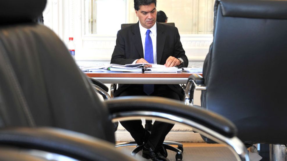 Capitanich, en su primer día en el despacho de la Jefatura de Gabinete, en Casa Rosada.