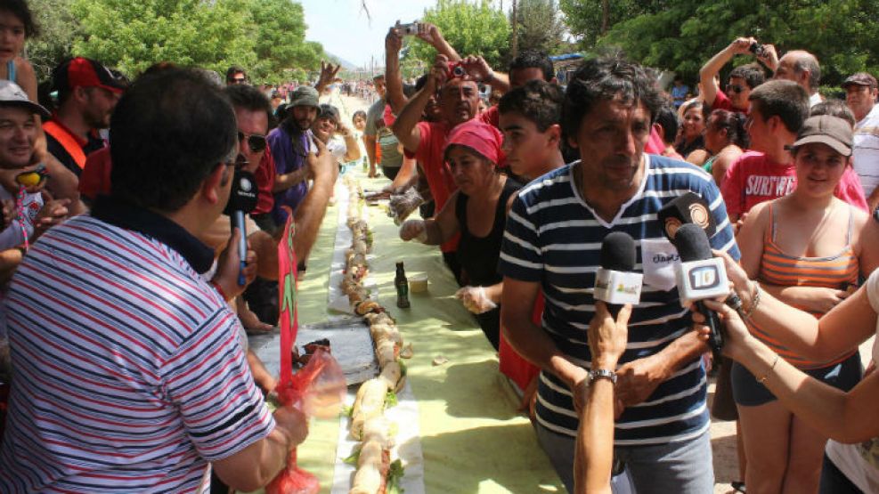 Para el Festival se utilizaron 140 kilos de chorizos de cerdo y varias decenas de kilo de harina con las que se horneó el pan.