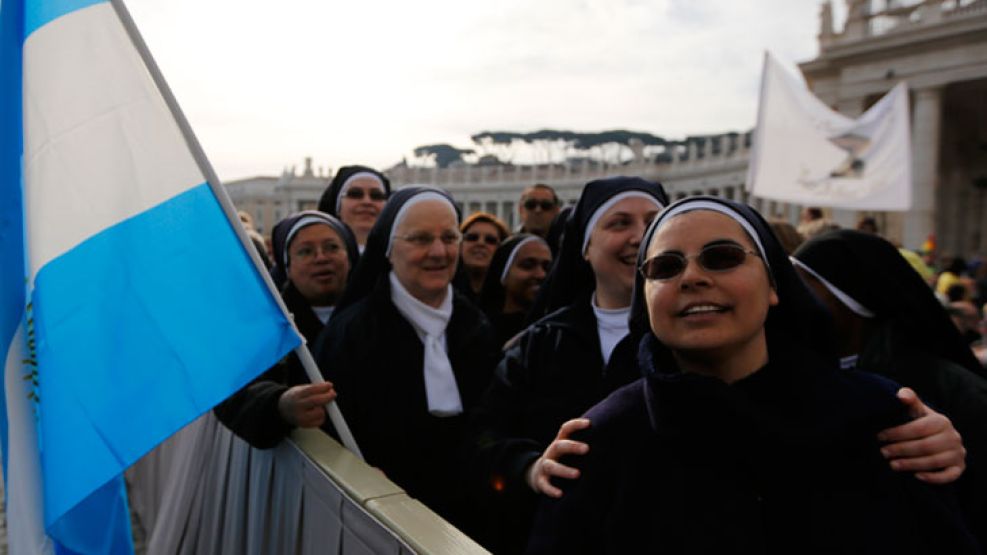 Respaldo. Jorge Bergoglio recibe el apoyo argentino en la Santa Sede y en esta nueva etapa.