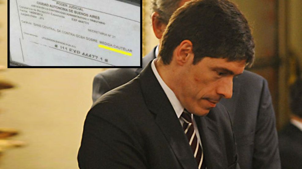 Doble doble estándar. El exjefe de Gabinete pidió una cautelar para su bar, pero después de la revelación de Perfil.com dijo haberlo vendido aunque lo volvió a declarar como propio.