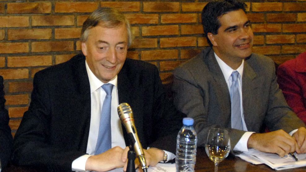 Néstor Kirchner junto a Jorge Capitanich en 2010. El PJ siempre pisó fuerte en los gabinetes desde la presidencia de Carlos Menem.