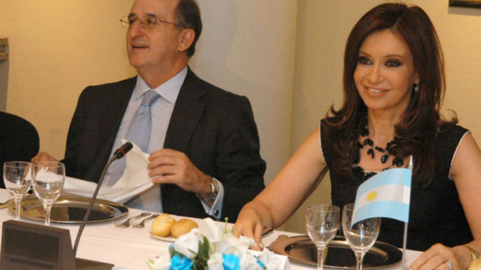 Cristina Fernández de Kirchner junto a Antonio Brufau, presidente de Repsol YPF, en 2007.