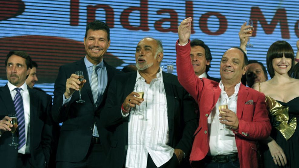 En el lanzamiento de Indalo: Tinelli, Oscar González Oro, Eduardo Feimann y Baby Etchecopar.