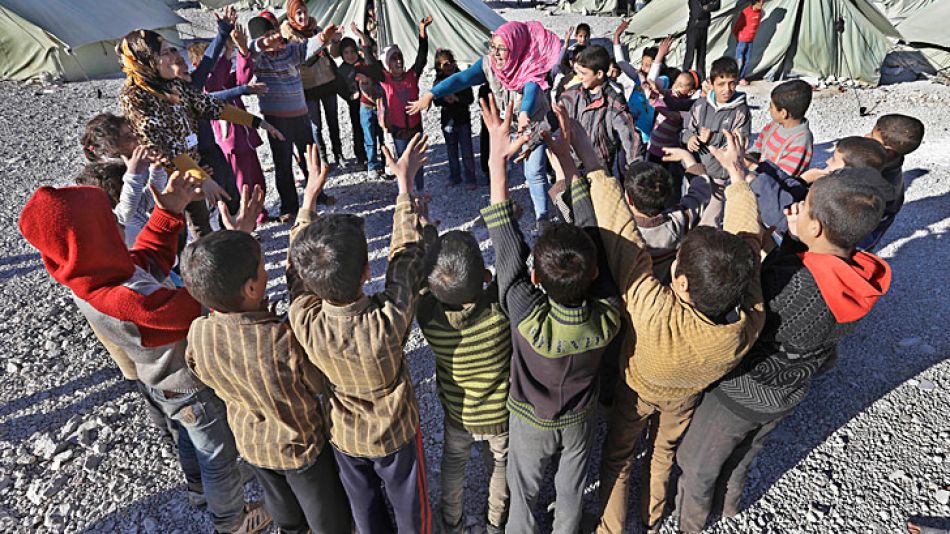 Refugiados. Niños que perdieron sus padres en la guerra.
