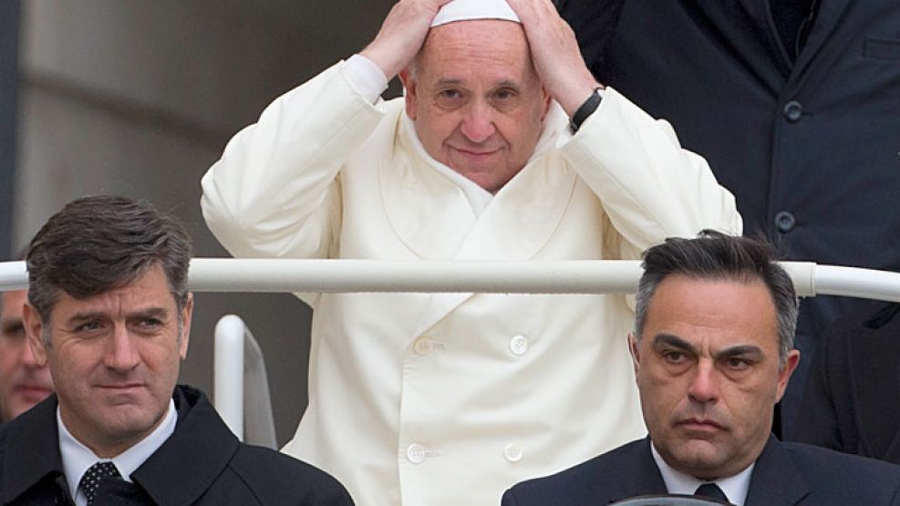 Cambio. El papa argentino salió a la Plaza de San Pedro esta semana, sin que importara el frío.