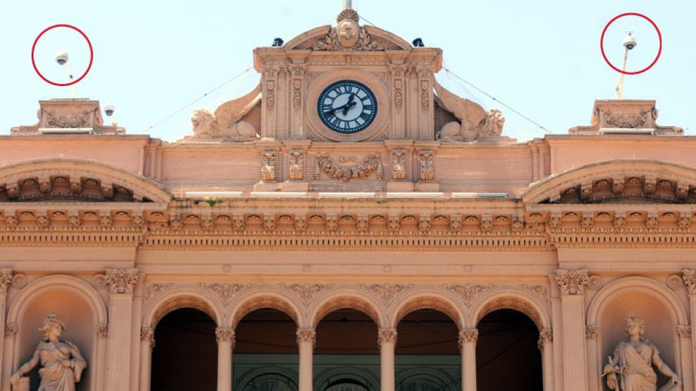 Todos lados.  La Casa Rosada y la sede del gobierno porteño también tienen sus cámaras. La Nación informa dónde están las de su jurisdicción, el gobierno porteño, no.