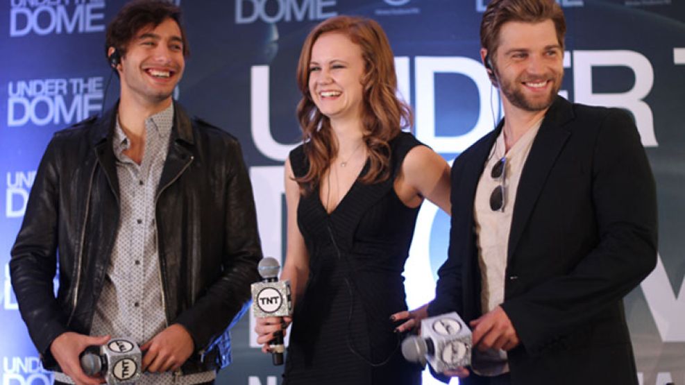 Actores. Alexander Koch, Mackenzie Lintz y Mike Vogel, “Barbie”, los más jóvenes del elenco en su reciente visita a México.