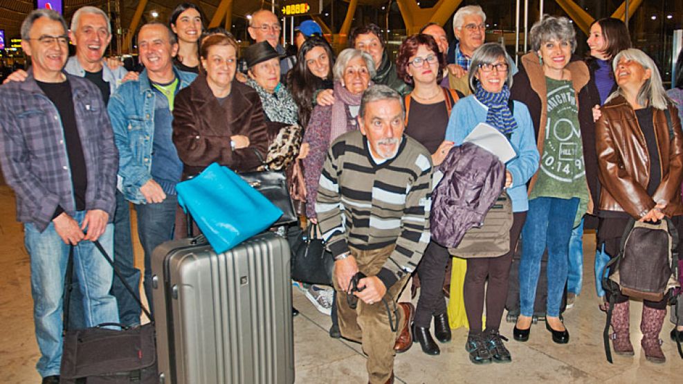 Barajas. En el Aeropuerto español, antes de partir a Buenos Aires, los familiares que piden justicia.
