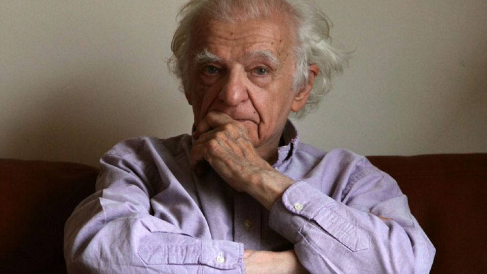Excepcion. A punto de cumplir 90 años, el poeta francés mantiene una vitalidad envidiable.