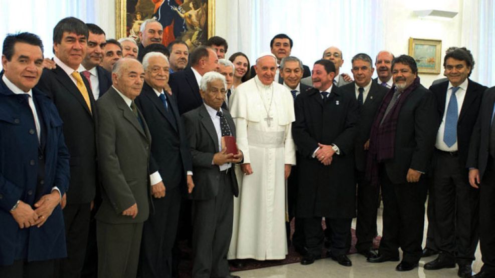 Papales. Dirigentes de la CGT oficial con Francisco, en Roma.