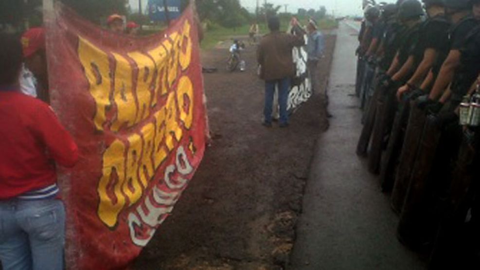 La Federación de Organizaciones Sociales cortaron las principales rutas de la provincia de Chaco.
